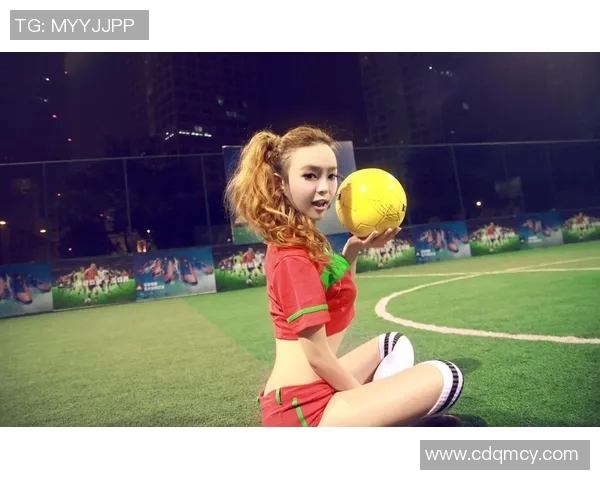 足球明星与可爱女孩的温馨瞬间精彩图片分享