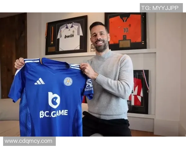 英超新赛季足球明星新球员崭露头角引发球迷热议与期待