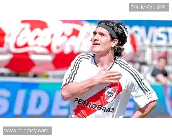 足球场上的璀璨明星名字盘点那些令人难忘的球员魅力与风采 足球场上的璀璨明星名字盘点那些令人难忘的球员魅力与风采